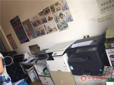 城市中的服務者 復印打字店連鎖的演變與價值